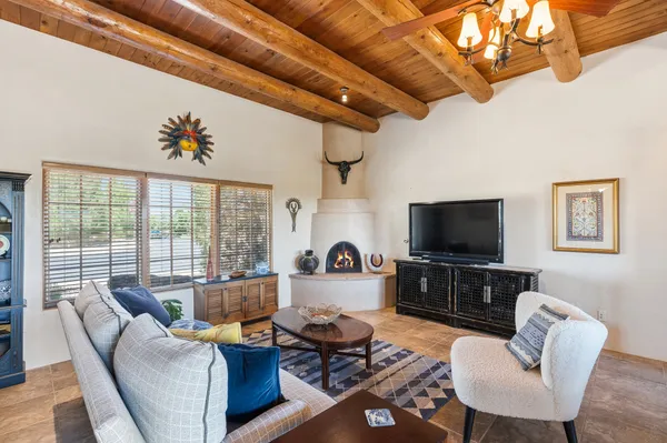 $928,800 | 38 East Vía Plaza Nueva, Santa Fe, NM 87507
