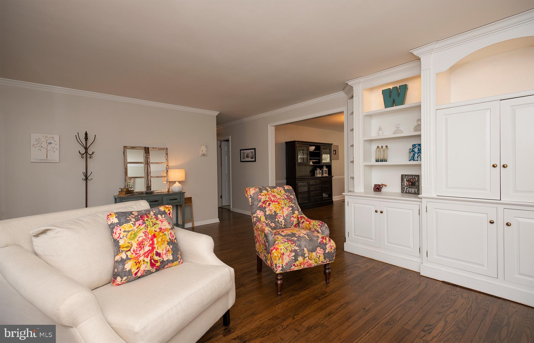 40 Andrien Road Glen Mills, PA 19342 - Photo 12 of 26 Living Room with Custom Built-ins