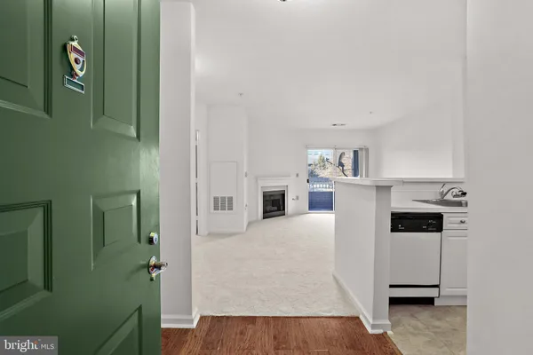 $1,900 | 2204 Westcourt Lane, Unit 105, Herndon, VA 20170