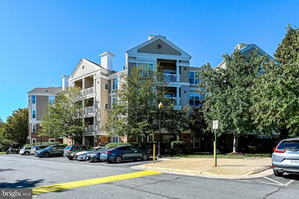$1,900 | 2204 Westcourt Lane, Unit 105, Herndon, VA 20170