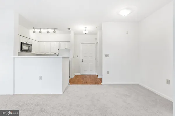 $1,900 | 2204 Westcourt Lane, Unit 105, Herndon, VA 20170