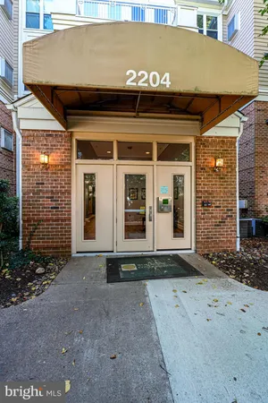 $1,900 | 2204 Westcourt Lane, Unit 105, Herndon, VA 20170