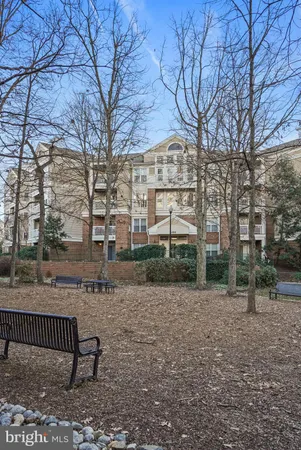 $1,900 | 2204 Westcourt Lane, Unit 105, Herndon, VA 20170