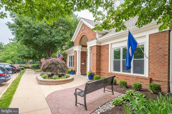 $1,900 | 2204 Westcourt Lane, Unit 105, Herndon, VA 20170