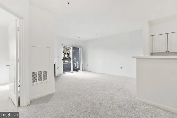 $1,900 | 2204 Westcourt Lane, Unit 105, Herndon, VA 20170