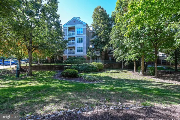 $1,900 | 2204 Westcourt Lane, Unit 105, Herndon, VA 20170