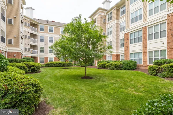 $1,900 | 2204 Westcourt Lane, Unit 105, Herndon, VA 20170