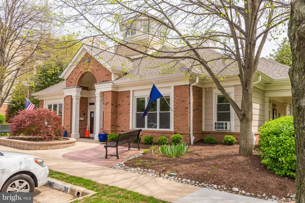 $1,900 | 2204 Westcourt Lane, Unit 105, Herndon, VA 20170
