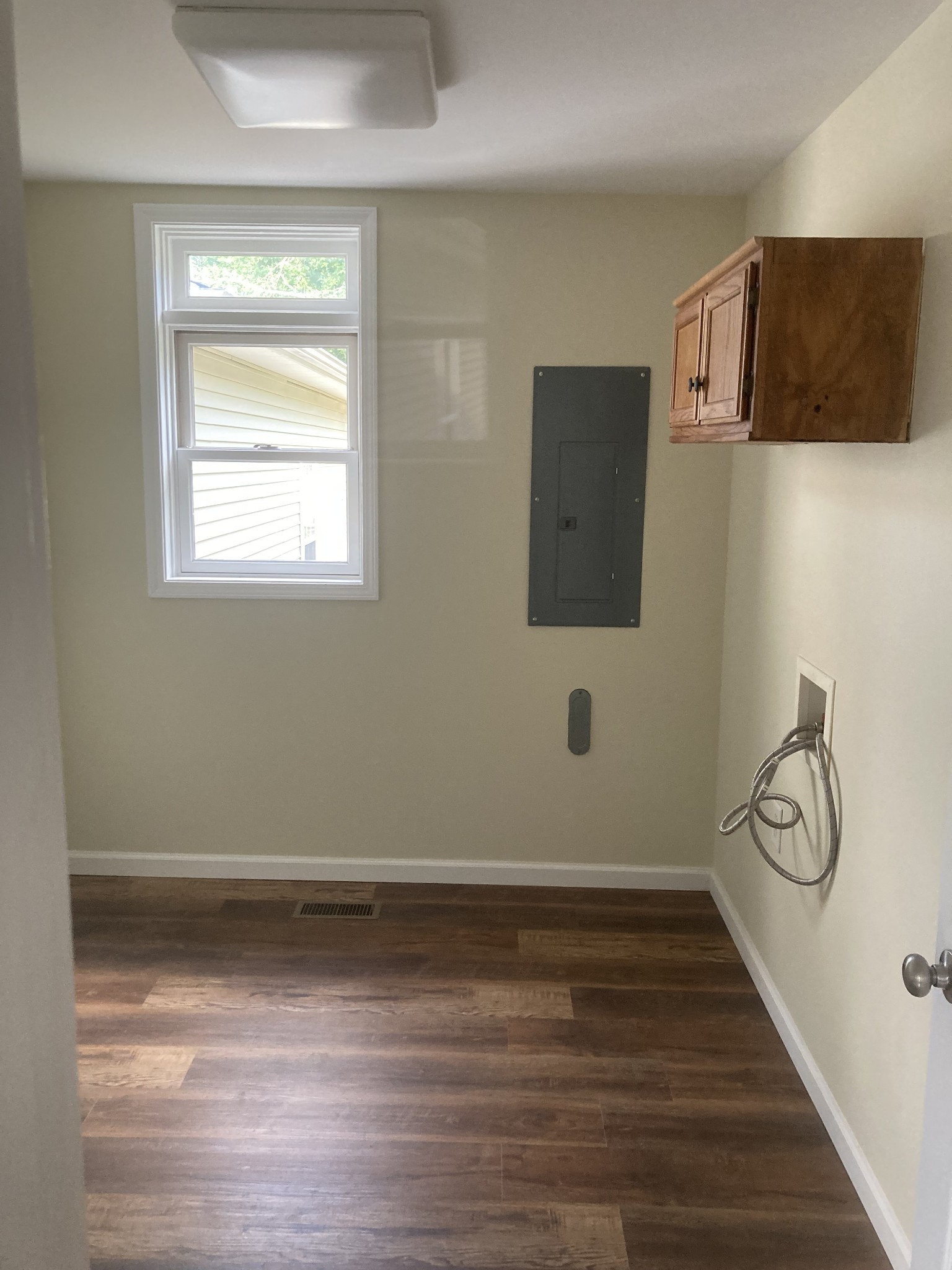 4516 Mansford Road Winchester, TN 37398 - Photo 8 of 53 a view of a room with wooden floor and windows