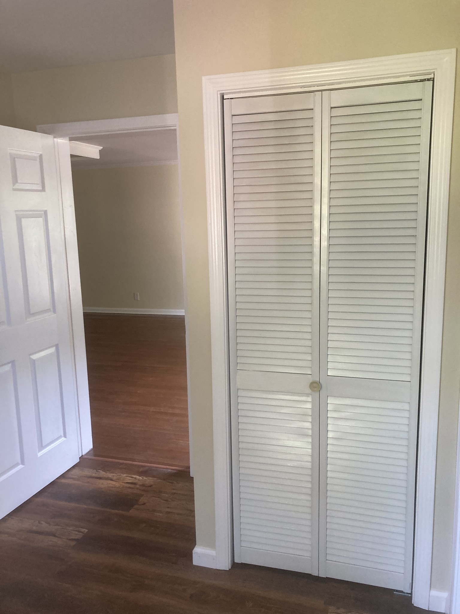 4516 Mansford Road Winchester, TN 37398 - Photo 10 of 53 an entryway with wooden floor
