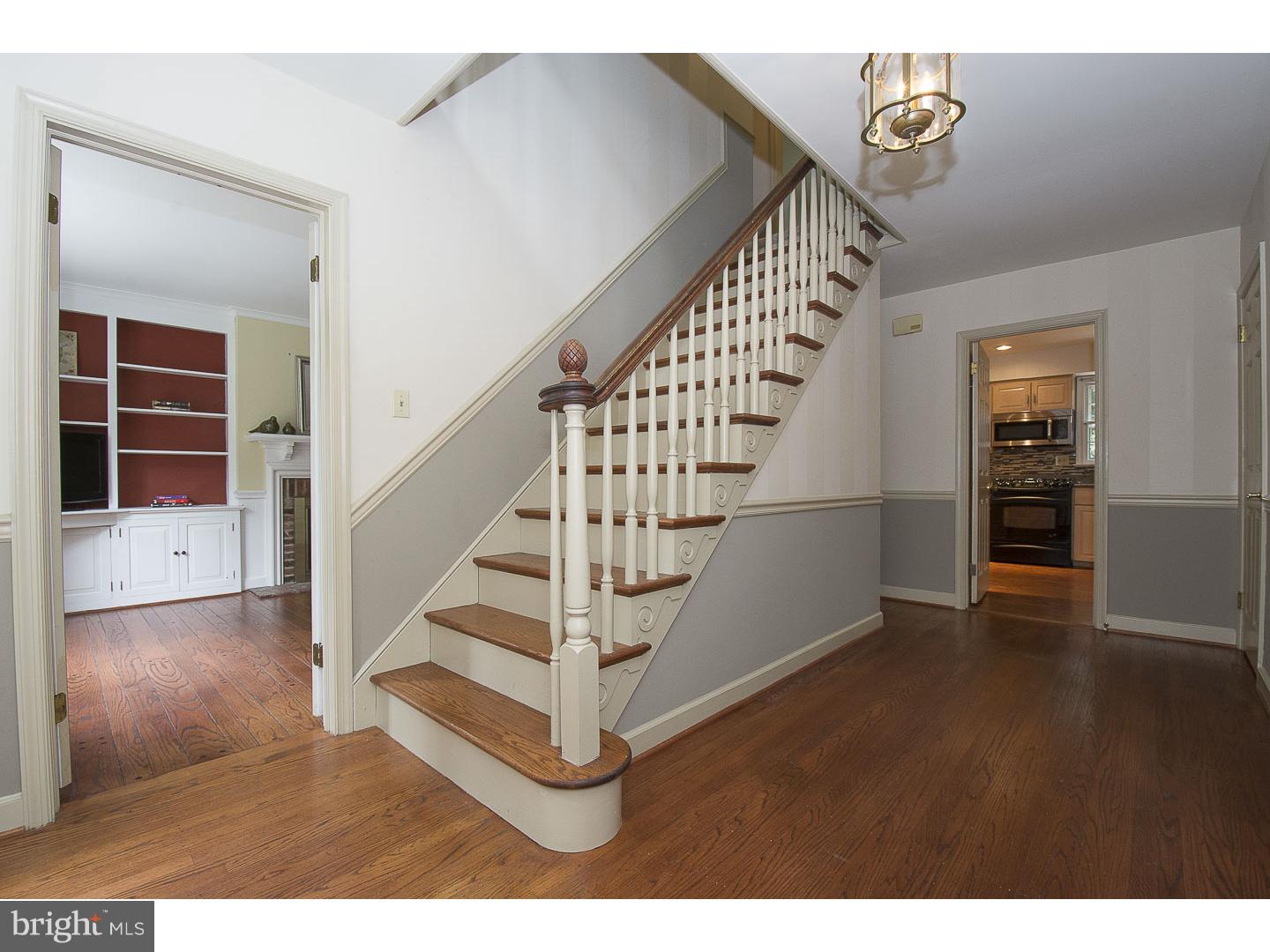 700 Pine Hill Road Wayne, PA 19087 - Photo 4 of 24 Foyer
