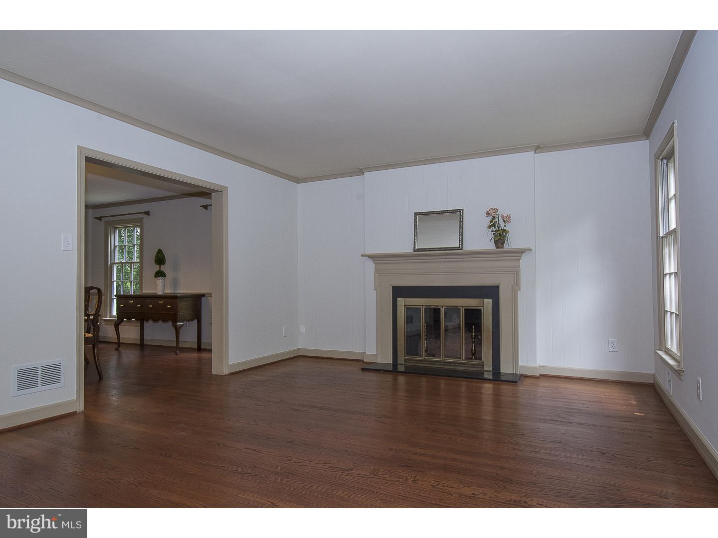 700 Pine Hill Road Wayne, PA 19087 - Photo 7 of 24 Living Room