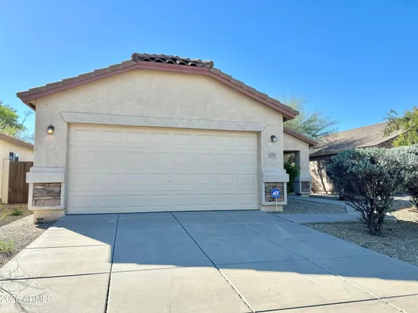 $1,725 | 2701 East Bagdad Road, San Tan Valley, AZ 85143