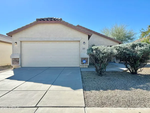 $1,725 | 2701 East Bagdad Road, San Tan Valley, AZ 85143