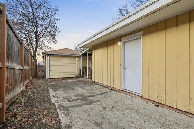 $319,950 | 1219 North Lewis Road, Spokane Valley, WA 99212