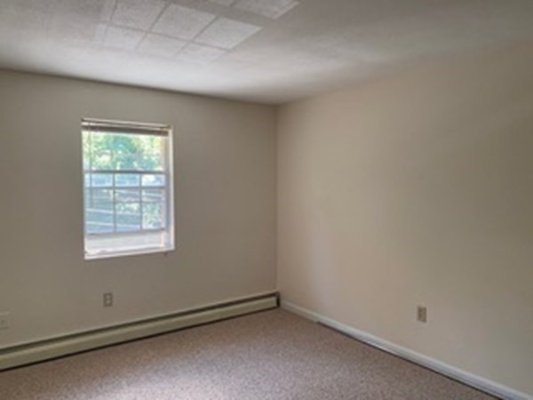 424 Great Road, Unit 15 Acton, MA 01720 - Photo 6 of 9 an empty room with a window