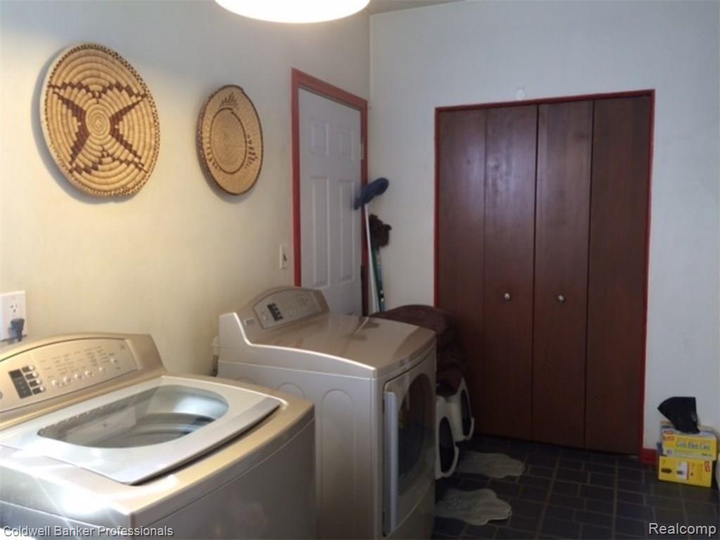 989 Canterbury Road Grosse Pointe, MI 48236 - Photo 31 of 40 21.JPG