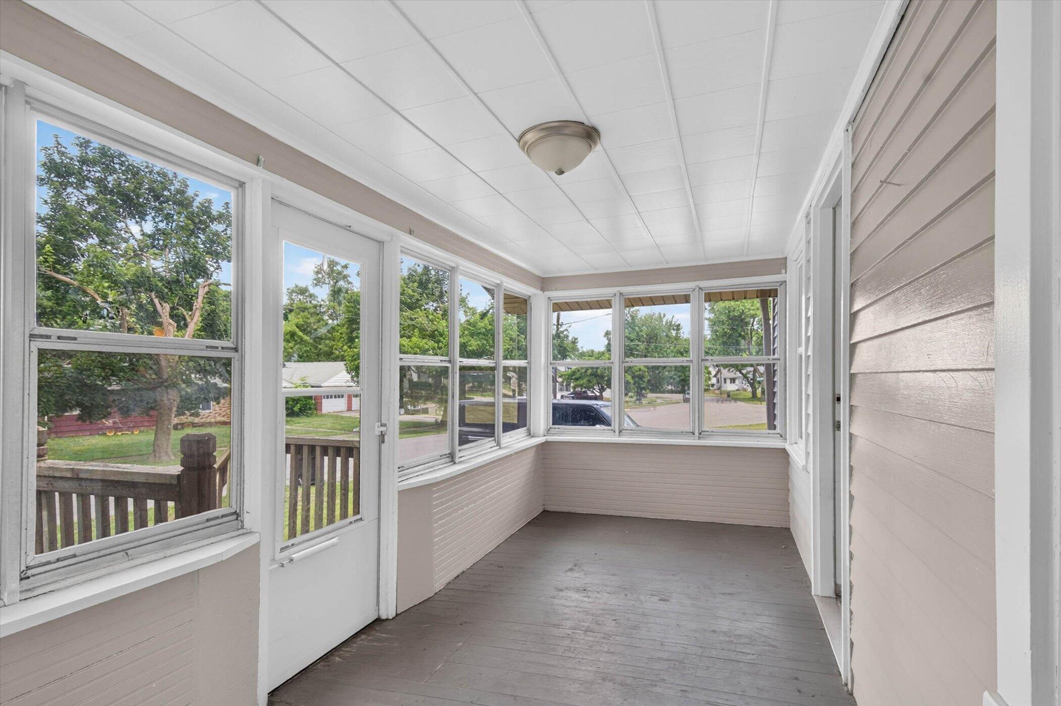 2815 Overhill Road Jackson, MI 49203 - Photo 5 of 31 05-2815-Overhill-Rd-WindowStill-Photogra
