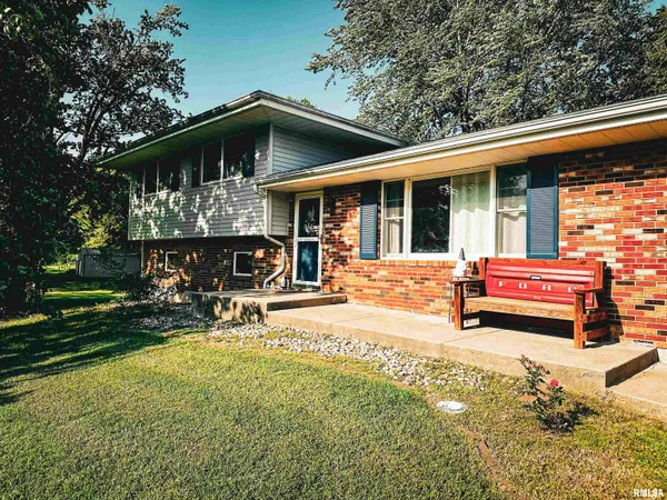 $265,000 | 90 Lynwood Lane, Anna, IL 62906