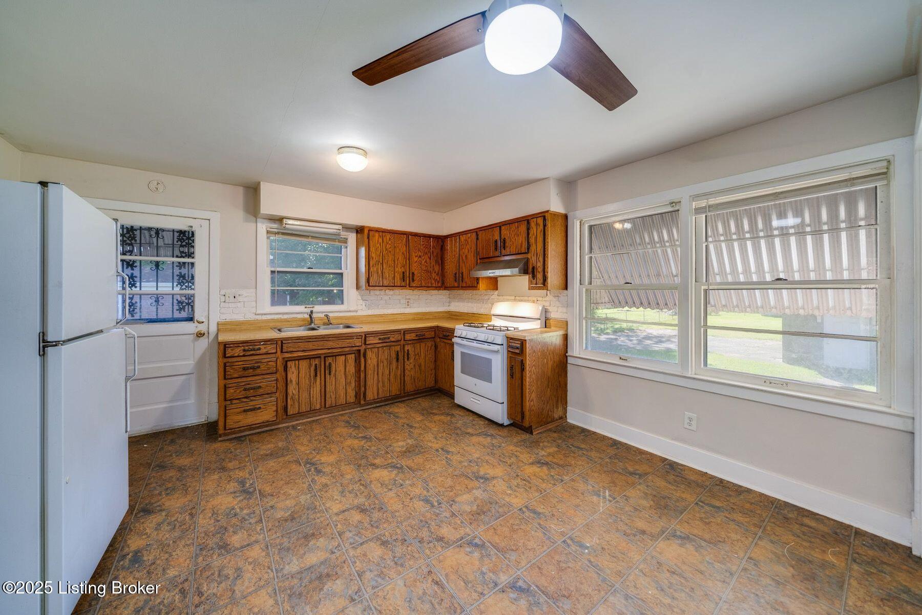 1854 Farnsley Road Louisville, KY 40216 - Photo 8 of 41 photo_online_007