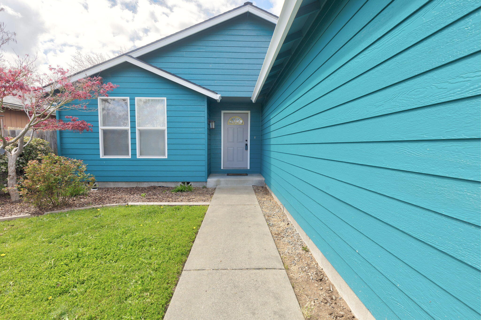 618 Southwest Larch Road Grants Pass, OR 97526 - Photo 2 of 20 Front 2web-or-mls-618-sw-larch-rd
