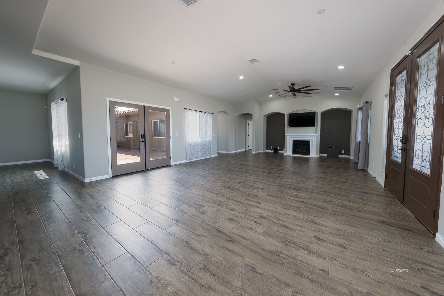 133 Rancho Del Cerro Ridgecrest, CA 93555 - Photo 8 of 50 a view of a livingroom with wooden floor