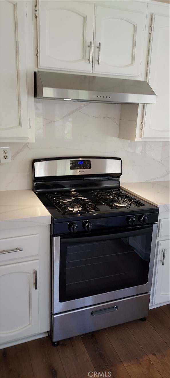 2186 Luz Way Oceanside, CA 92056 - Photo 11 of 24 a stove top oven sitting inside of a kitchen