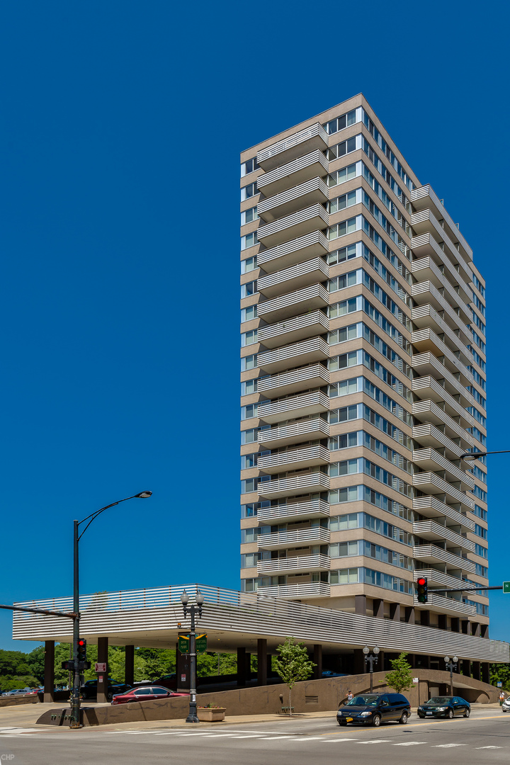 5601 North Sheridan Road, Unit 8A Chicago, IL 60660 - Photo 1 of 7 a view of a tall building