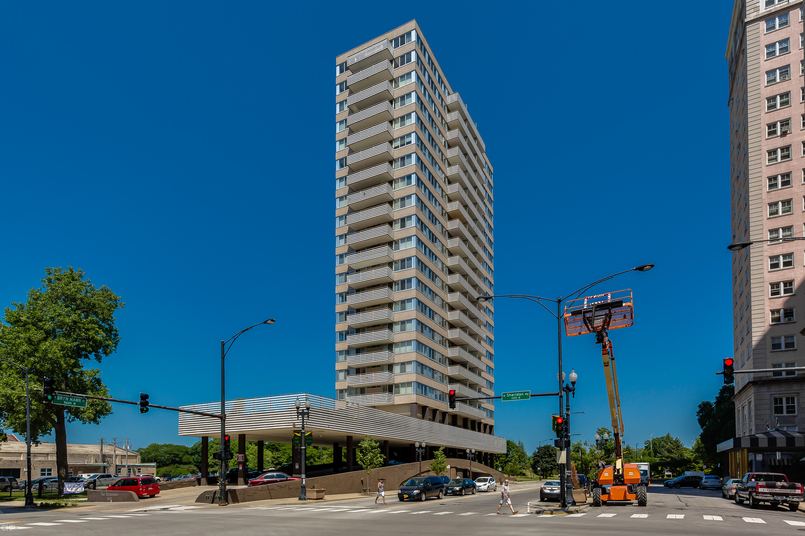 5601 North Sheridan Road, Unit 8A Chicago, IL 60660 - Photo 2 of 7 a city street lined with buildings and cars