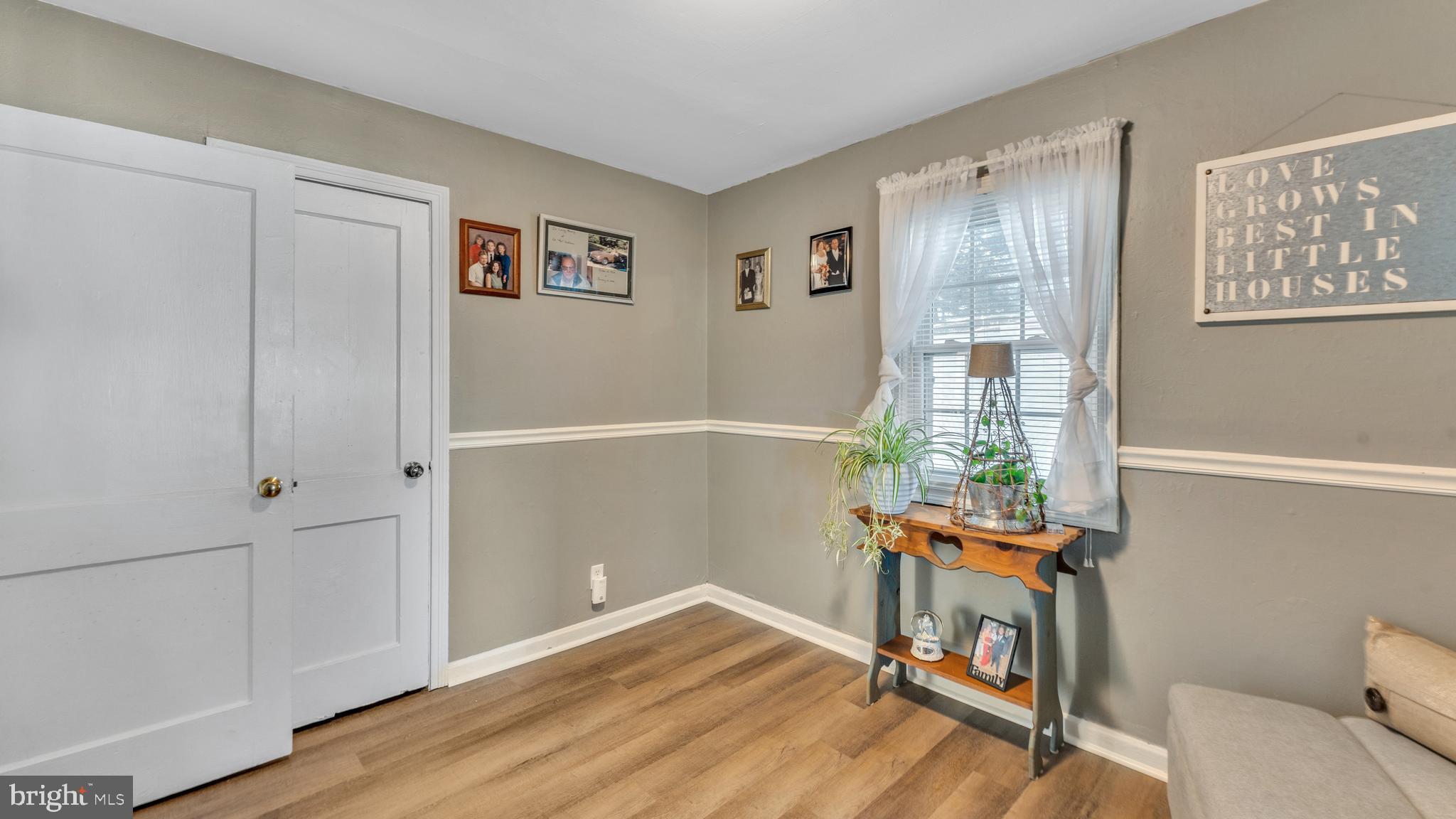 1065 Janes Road Dover, DE 19901 - Photo 11 of 23 a room with furniture and window