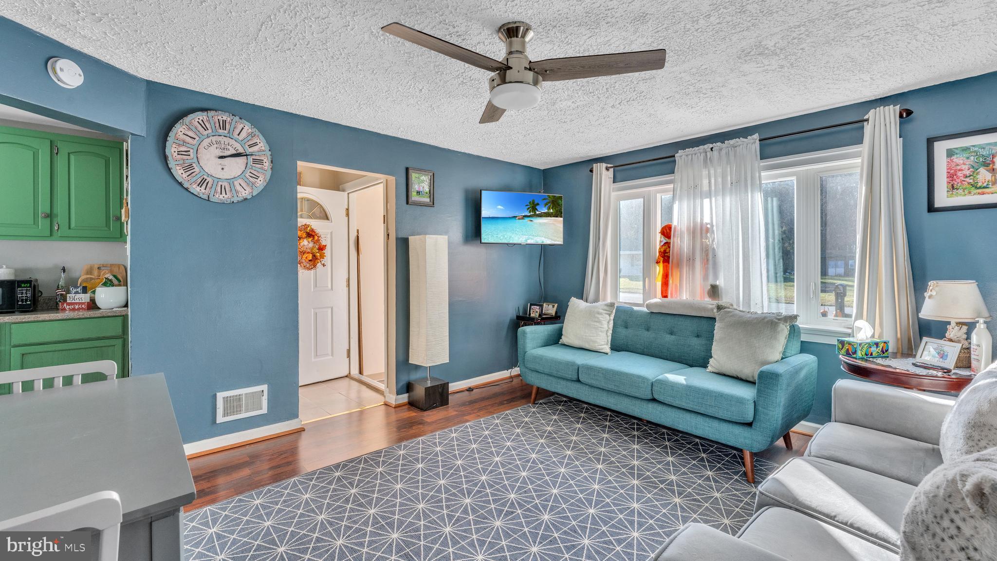 1065 Janes Road Dover, DE 19901 - Photo 7 of 23 a living room with furniture and a window
