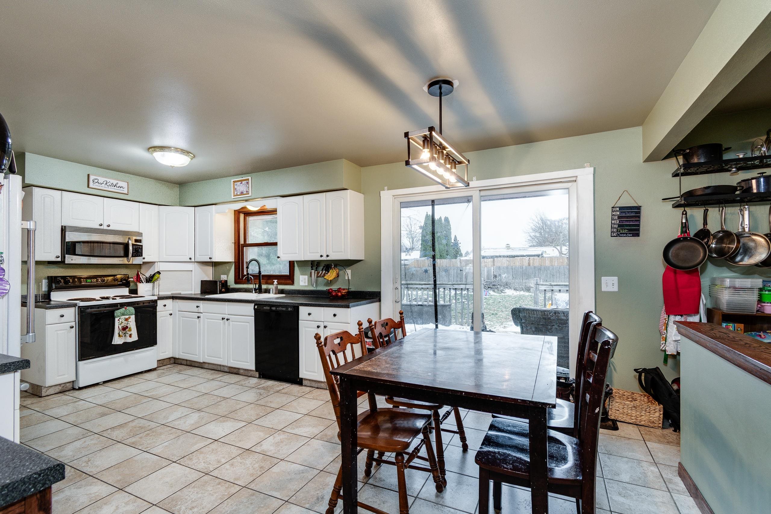 3321 Berkshire Road Janesville, WI 53546 - Photo 12 of 31