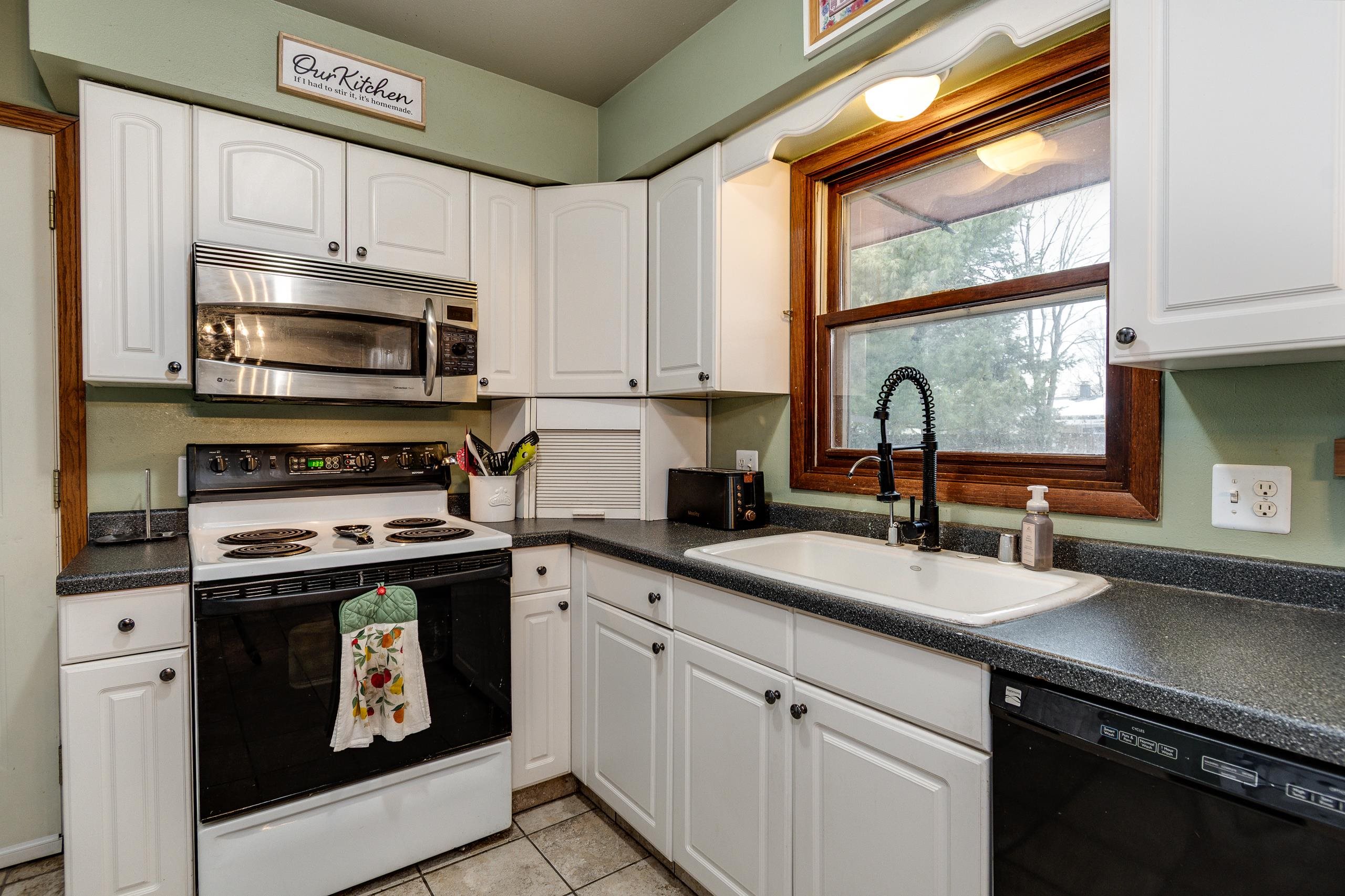 3321 Berkshire Road Janesville, WI 53546 - Photo 8 of 31