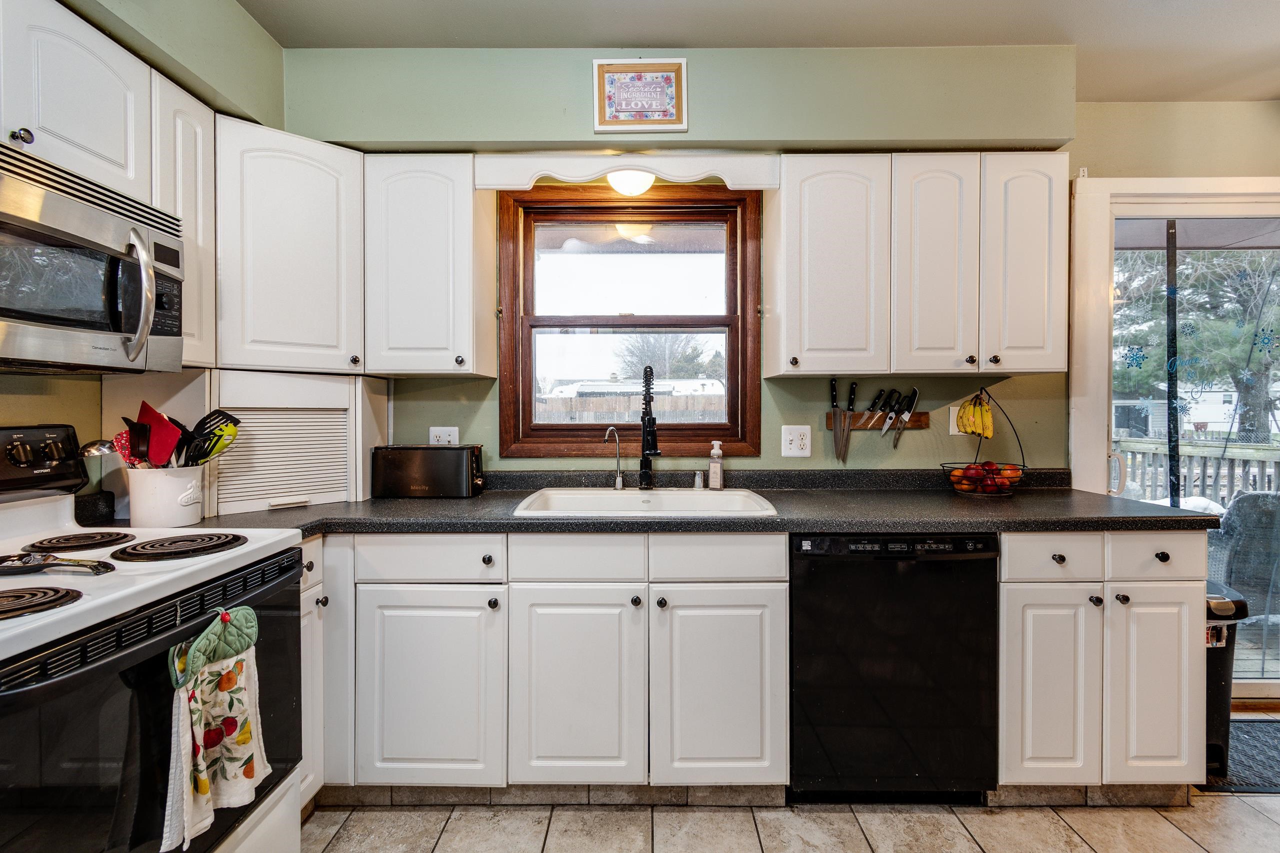 3321 Berkshire Road Janesville, WI 53546 - Photo 9 of 31