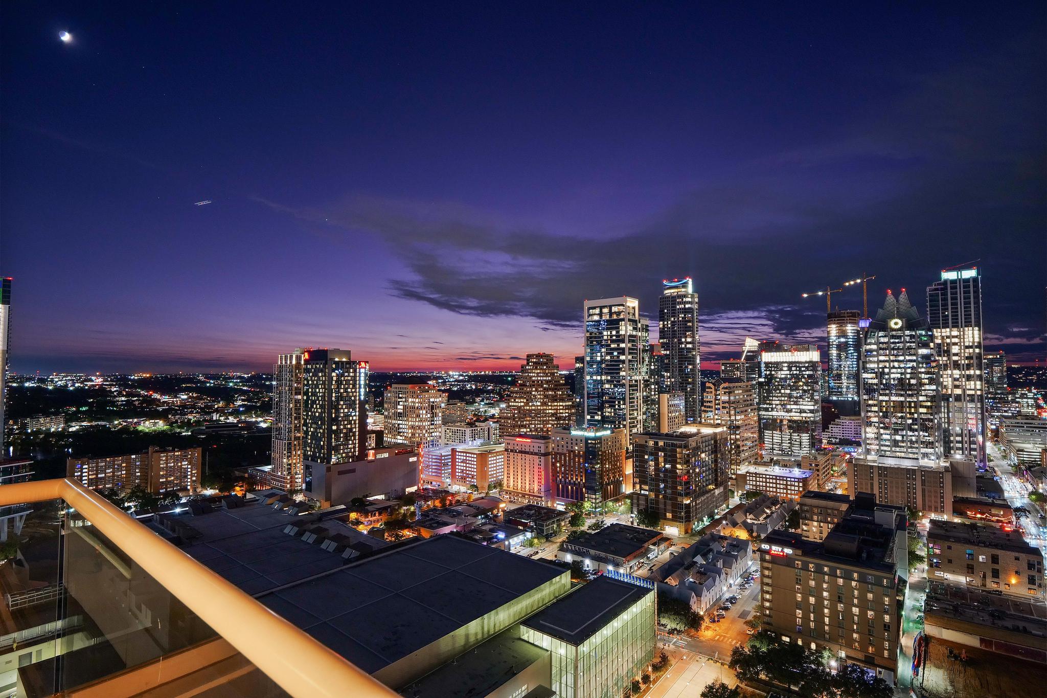 555 East 5th Street, Unit 3022 Austin, TX 78701 - Photo 38 of 40 City view