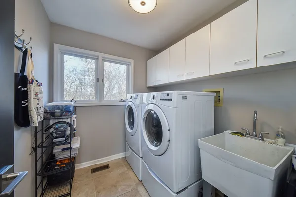 $815,000 | 1907 Shoreline Drive, St. Charles, IL 60174