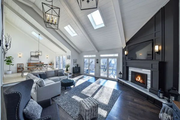 $815,000 | 1907 Shoreline Drive, St. Charles, IL 60174