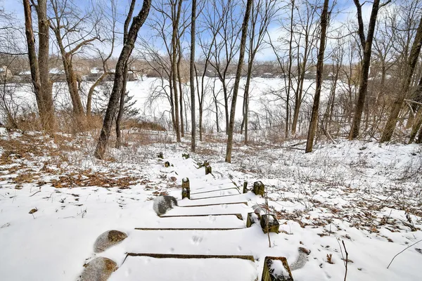 $815,000 | 1907 Shoreline Drive, St. Charles, IL 60174