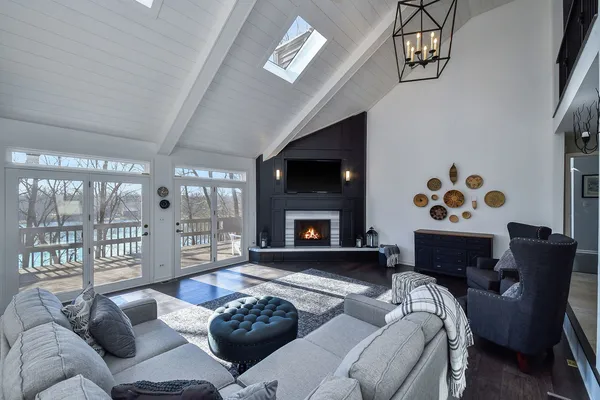 $815,000 | 1907 Shoreline Drive, St. Charles, IL 60174