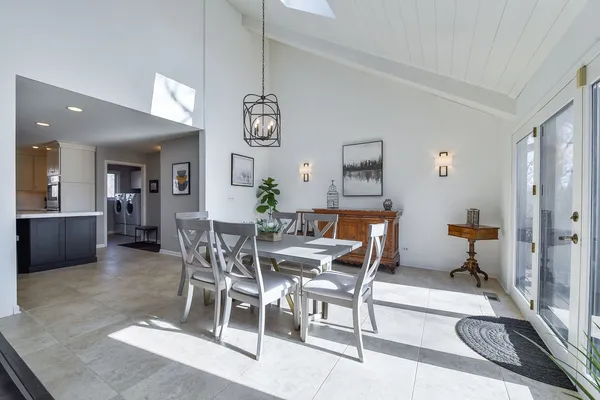 $815,000 | 1907 Shoreline Drive, St. Charles, IL 60174