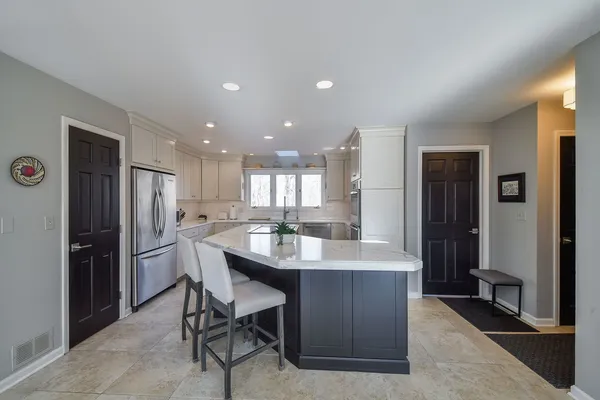 $815,000 | 1907 Shoreline Drive, St. Charles, IL 60174