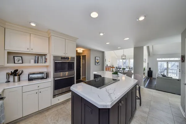 $815,000 | 1907 Shoreline Drive, St. Charles, IL 60174