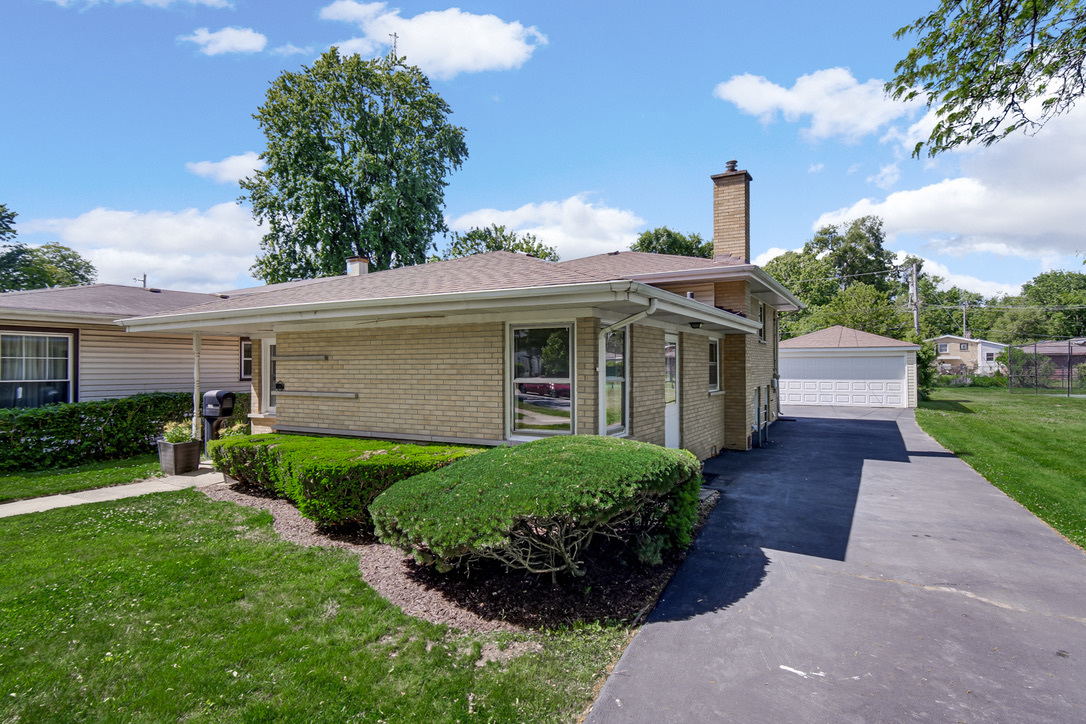 1112 Hickory Road Homewood, IL 60430 - Photo 3 of 24