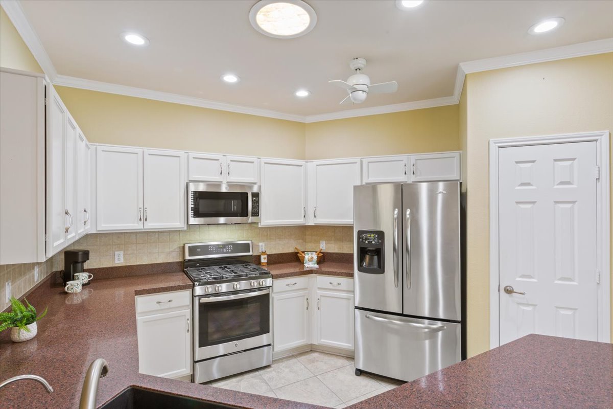 113 Sunny Side Bend Georgetown, TX 78633 - Photo 14 of 33 Lovely kitchen area with stainless appliances, LOTS of pull out shelves too!