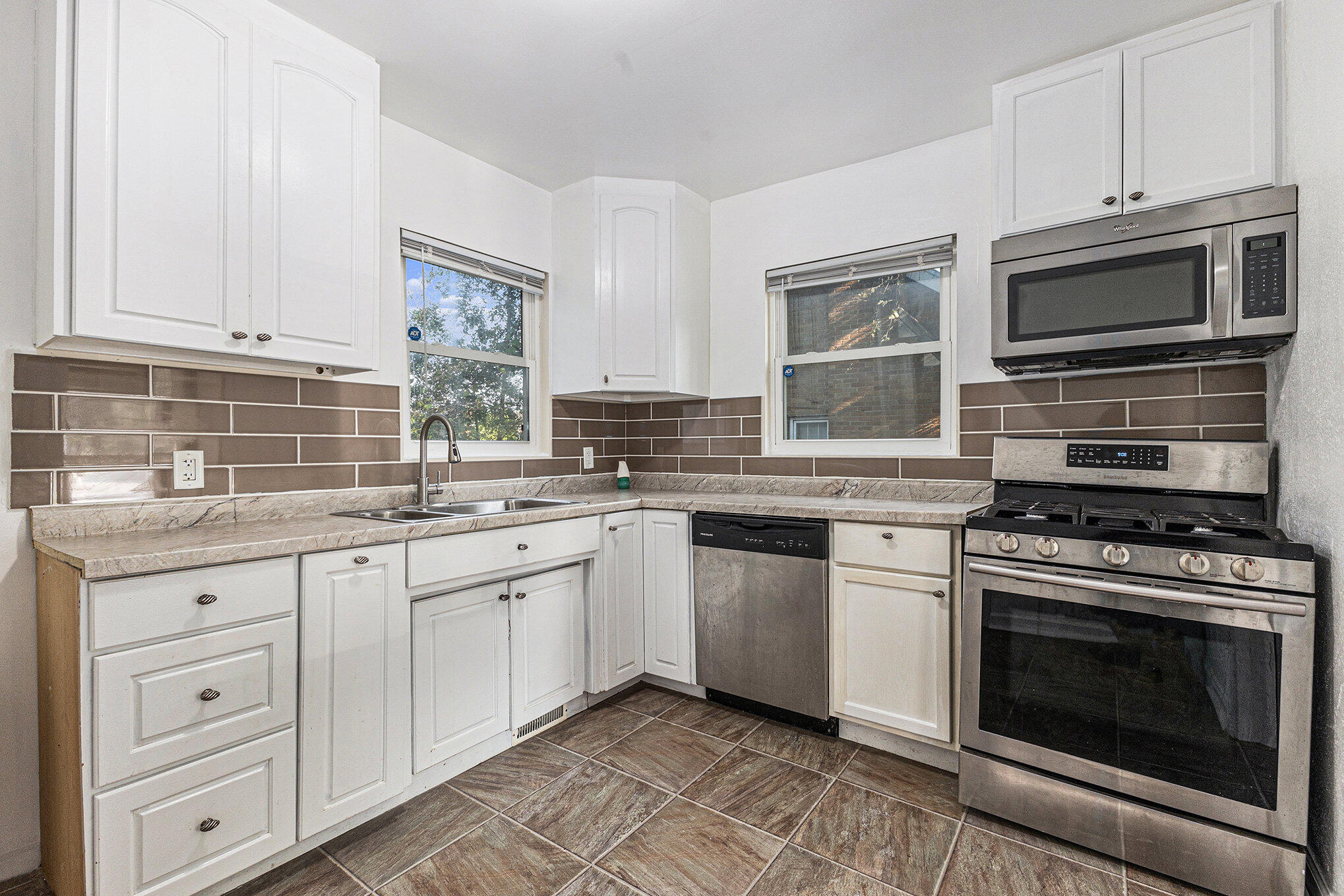 4647 Harrison Street Gary, IN 46408 - Photo 7 of 23 2038x1359