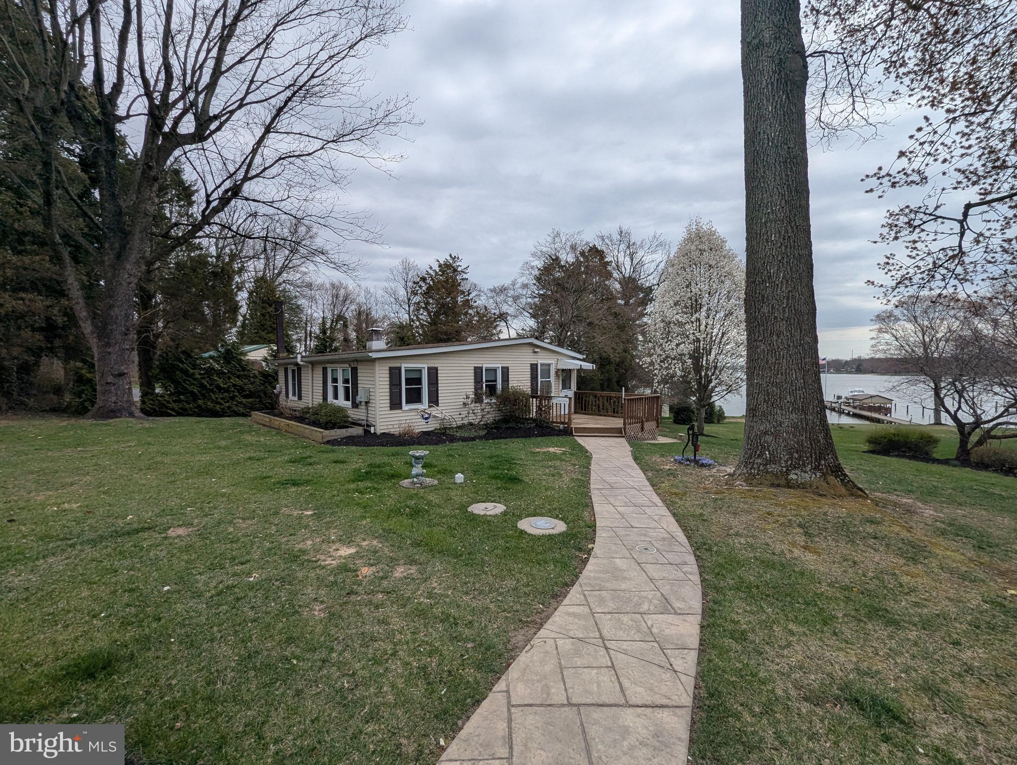 3729 Abingdon Beach Road Abingdon, MD 21009 - Photo 22 of 85 a front view of a house with garden