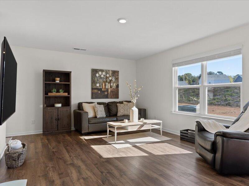 151 Lindsell Road Athens, TN 37303 - Photo 19 of 49 Living room (3)