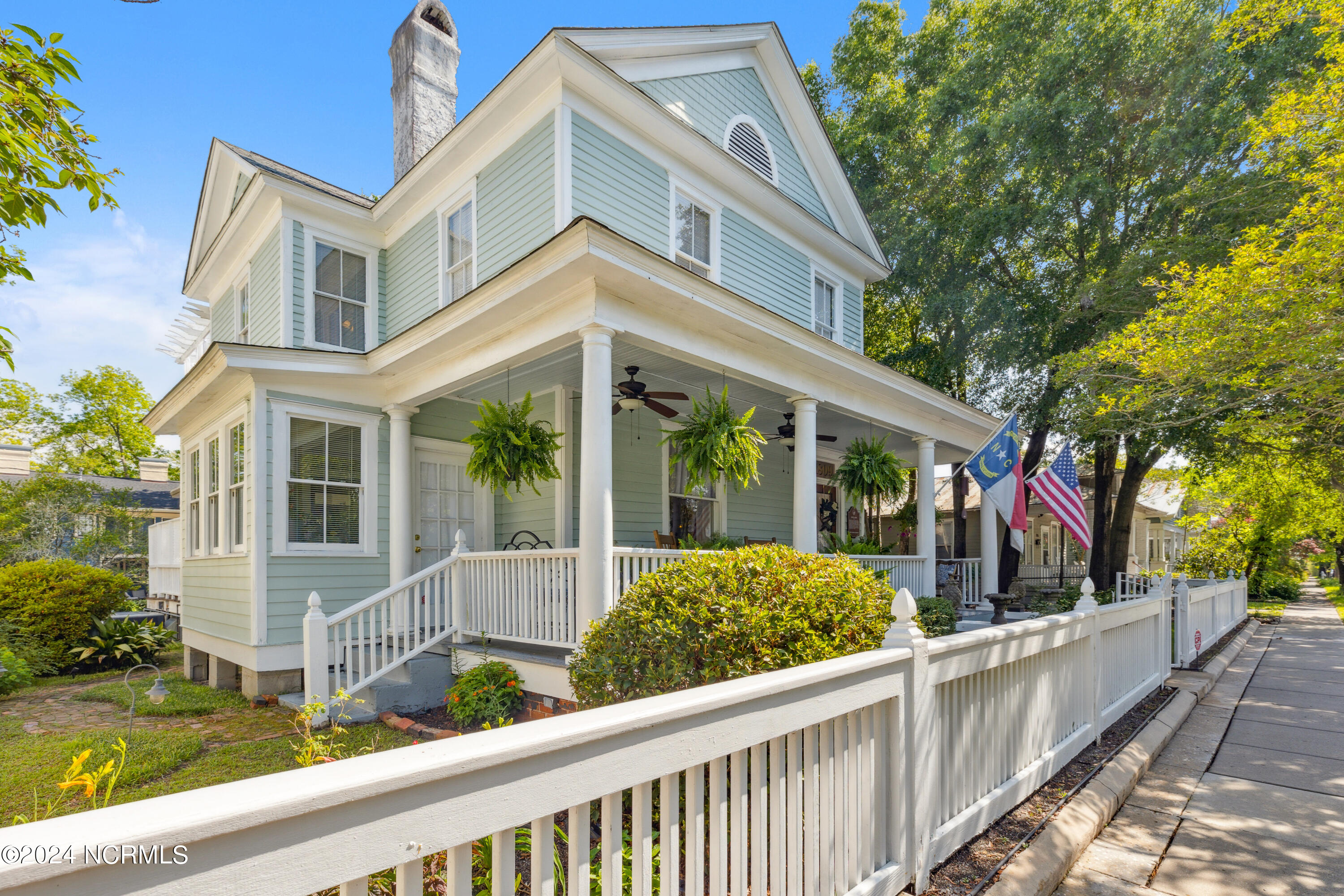 1809 Perry Avenue Wilmington, NC 28403 - Photo 1 of 44 Southern Charmer