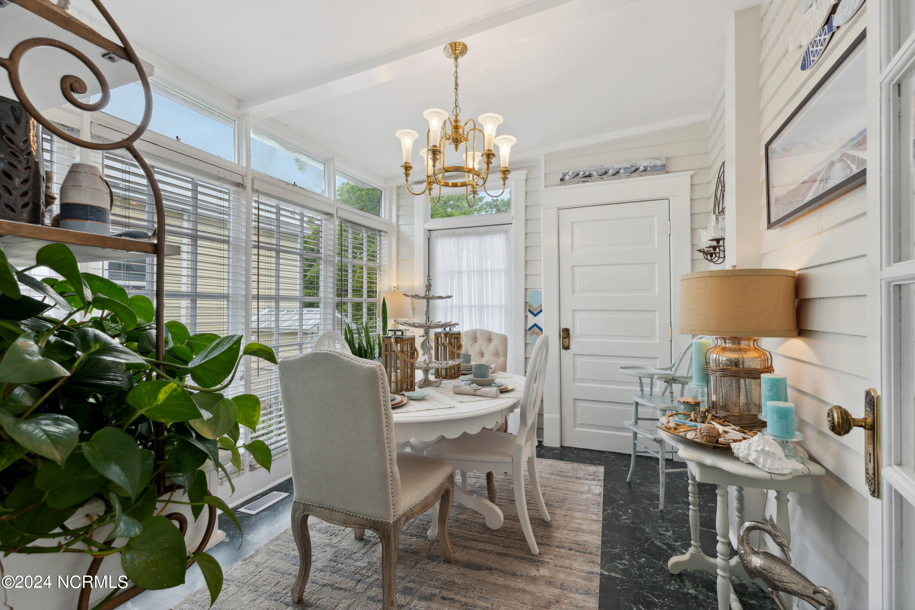1809 Perry Avenue Wilmington, NC 28403 - Photo 22 of 44 Sunroom back