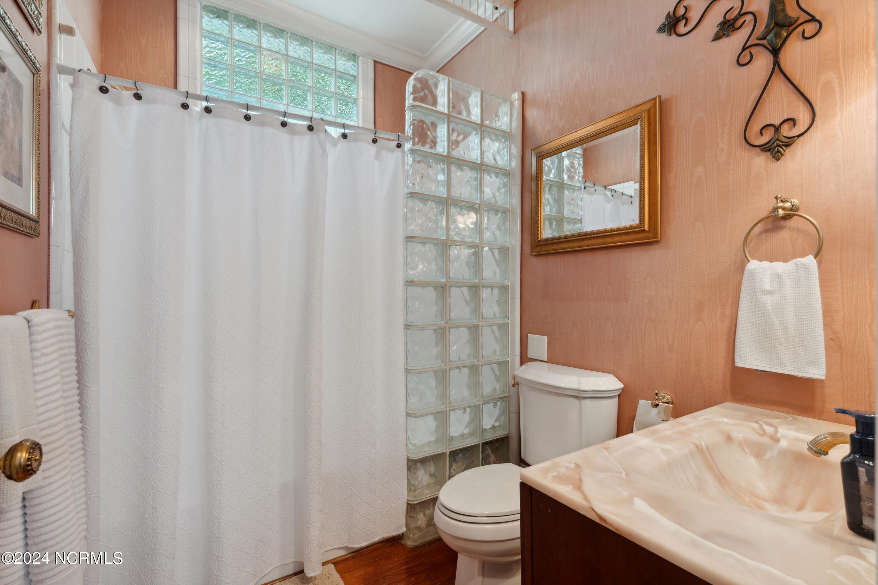 1809 Perry Avenue Wilmington, NC 28403 - Photo 33 of 44 upstairs guest bath